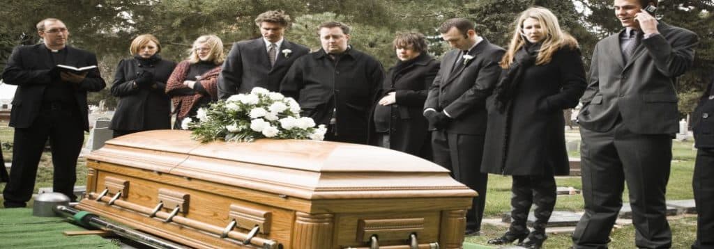 La tecnología en la sociedad del futuro cambiara la forma en como asistimos a los funerales.