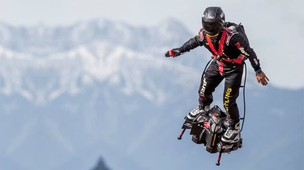 Esta es la tabla voladora que cruzó el Canal de la Mancha así es la Flyboard Air