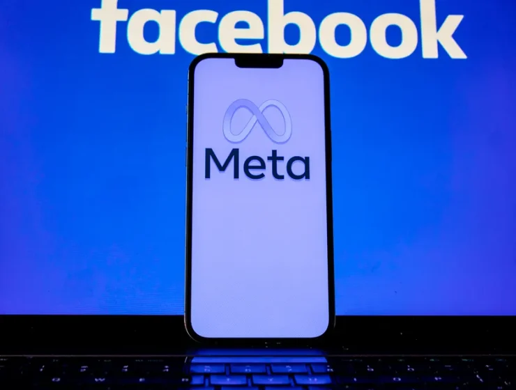 Un exmoderador de Facebook presentó demanda por condiciones laborales