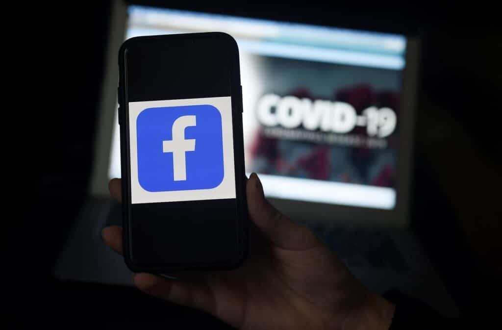 Facebook reconsidera poner fin a las restricciones sobre desinformacion