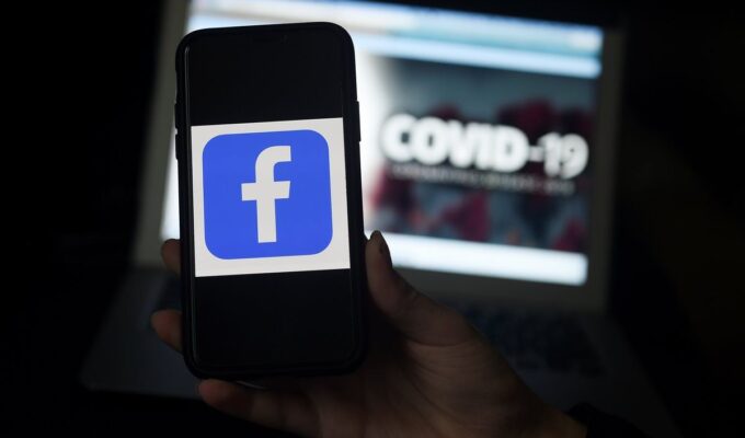 Facebook reconsidera poner fin a las restricciones sobre desinformación