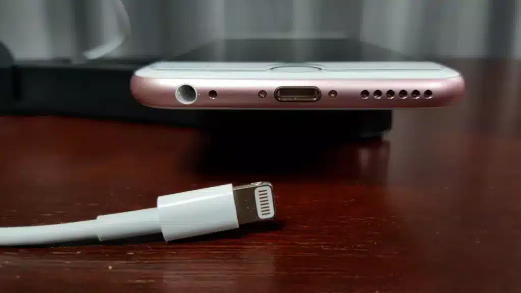 El cable Lightning de Apple celebra 10 anos e1662122823764