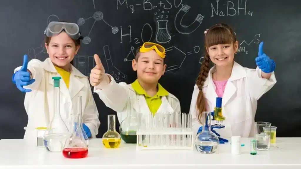Empresa inspira a los ninos a ser los cientificos del futuro scaled e1673523015133