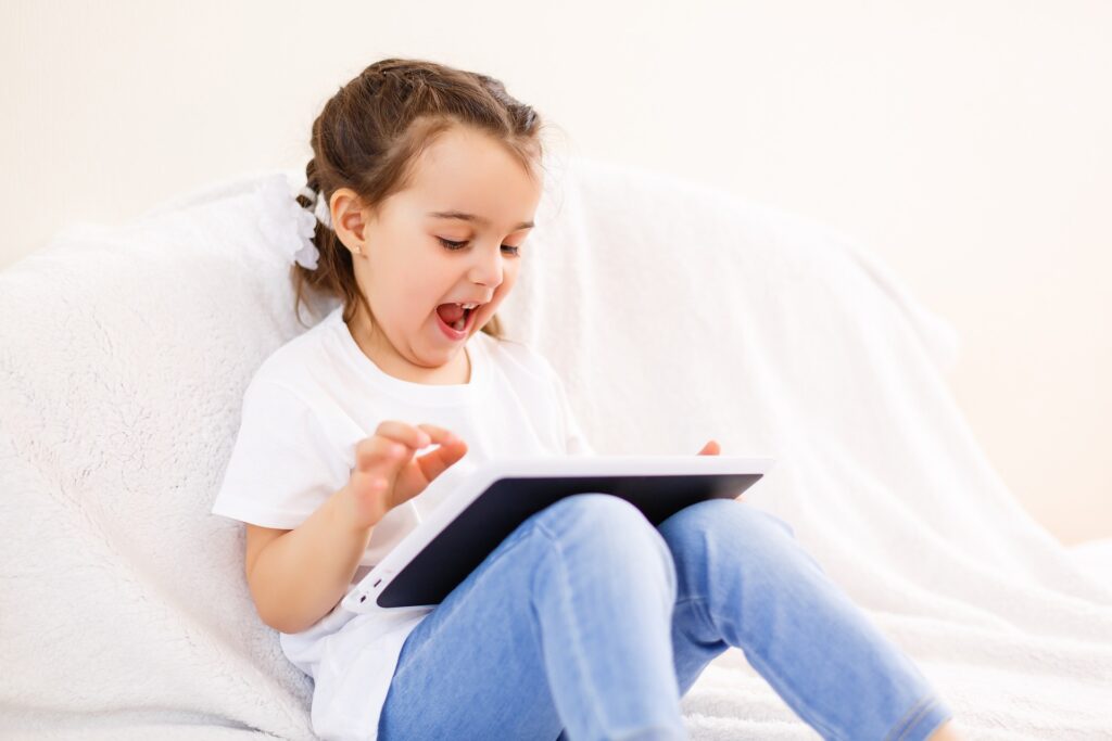 Pueden usar los ninos moviles y tablets de una forma saludable