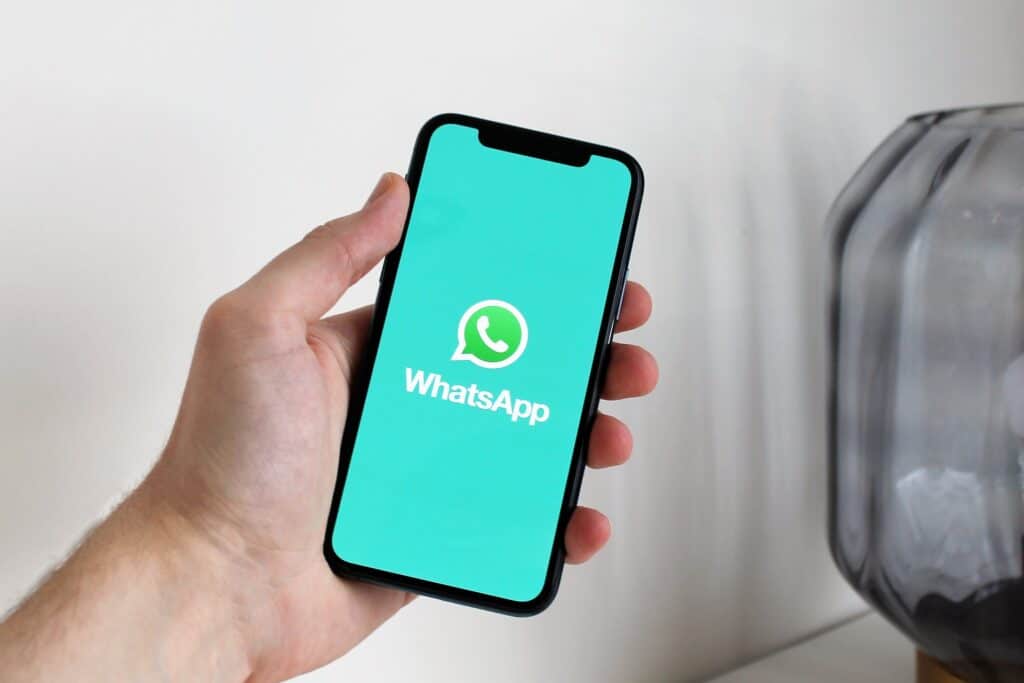 WhatsApp tiene una nueva funcion crear stickers con inteligencia artificial