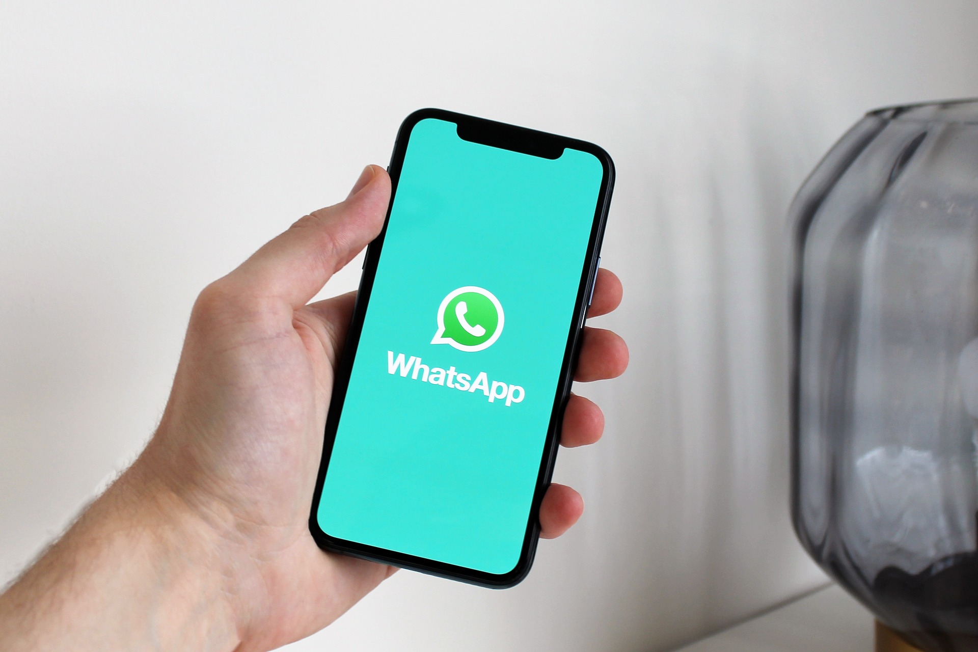 WhatsApp tiene una nueva función: crear stickers con inteligencia artificial
