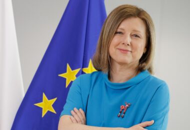 La vicepresidenta de la UE y las conspiraciones de alunizajes falsos- ¿Por qué no son su prioridad?